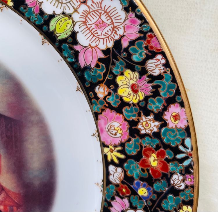 จานโชว์เบญจรงค์ 9 รัชกาล ราชวงศ์จักรี เนื้อกระเบื้อง Benjarong Show Plate the Chakri Dynasty of Thailand รูปที่ 6