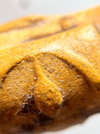 กำไรข้อมือสมเด็จม้วน ลงรักปิดทองสีเหลืองนวลสายวัง มีน้อยหายาก รูปที่ 4