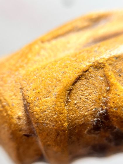 กำไรข้อมือสมเด็จม้วน ลงรักปิดทองสีเหลืองนวลสายวัง มีน้อยหายาก รูปที่ 5