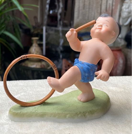 ตุ๊กตาการละเล่นไทย เด็กตีวงล้อ ตีลูกล้อ Royal Porcelain Figurine Boy Doll Collection CHILDREN AT PLAY by Suncera รูปที่ 2