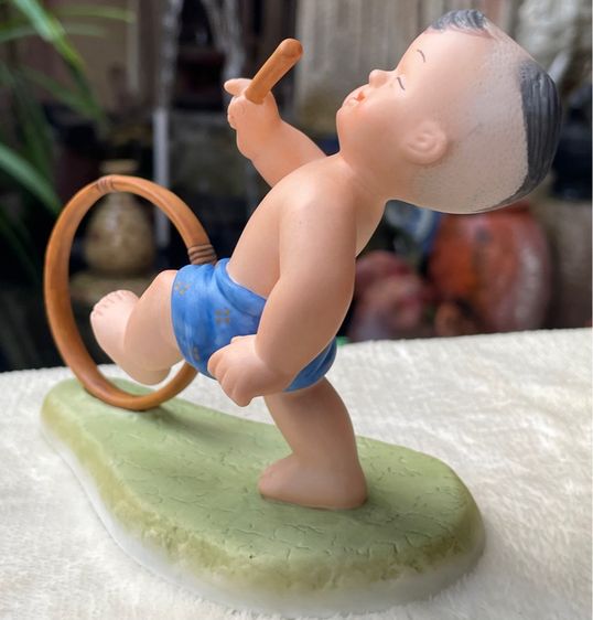 ตุ๊กตาการละเล่นไทย เด็กตีวงล้อ ตีลูกล้อ Royal Porcelain Figurine Boy Doll Collection CHILDREN AT PLAY by Suncera รูปที่ 8