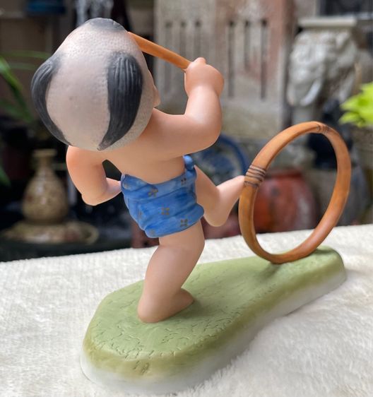 ตุ๊กตาการละเล่นไทย เด็กตีวงล้อ ตีลูกล้อ Royal Porcelain Figurine Boy Doll Collection CHILDREN AT PLAY by Suncera รูปที่ 9