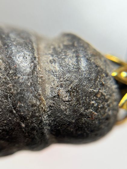 กำไรข้อมือพระสมเด็จม้วน ลงรักปิดทองสีดำาสายวัง รูปที่ 3