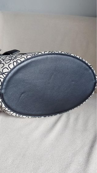 กระเป๋าถือโลเอเว่ช้าง รูปที่ 4