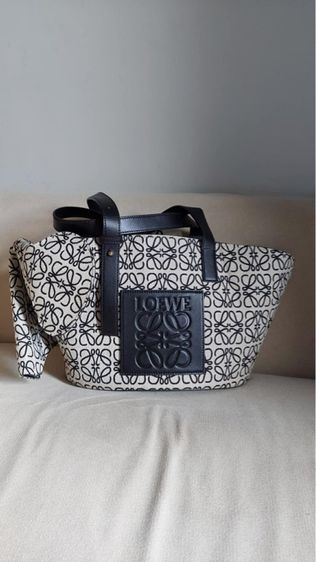 กระเป๋าถือโลเอเว่ช้าง