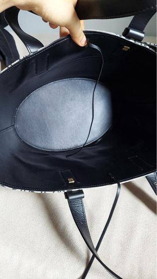 กระเป๋าถือโลเอเว่ช้าง รูปที่ 8