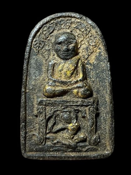 หลวงปู่ทวด ฐานแม่พระธรณีบีบมวยผม เนื้อว่าน