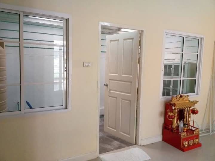 อื่นๆ ไม่มี 2011 ขายและให้เช่าโฮมออฟฟิศ 3 ชั้น หมู่บ้านติดถนนใหญ่ ทำเลดี เดินทางสดวกสบาย รูปที่ 4