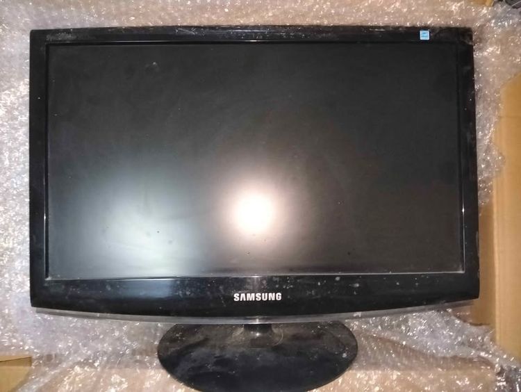 จอคอม Samsung SyncMaster 2033SW  20 นิ้ว  ( ตำหนิฟิล์มเสื่ิอม มุมขวา)  