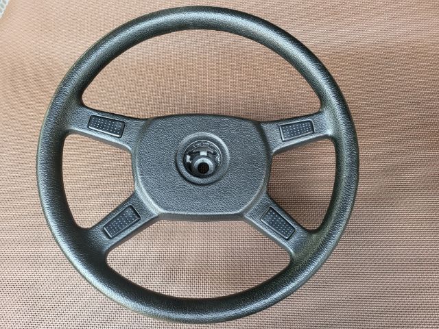 พวงมาลัย BMW e30 รูปที่ 2