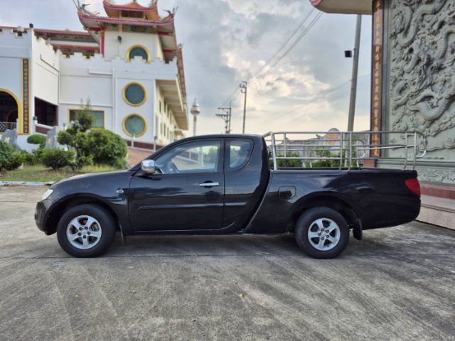 Mitsubishi Triton 2014 2.5 GLX ดีเซล เกียร์ธรรมดา ดำ รูปที่ 2