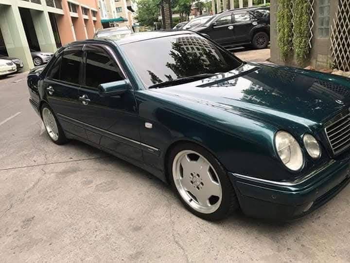 รถ Mercedes-Benz E-Class E230 สี เขียว