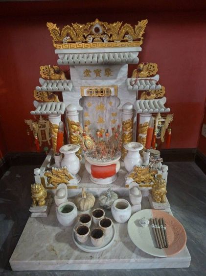 ศาลเจ้า​ หินแกะสลัก