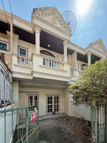 อื่นๆ ไม่มี สร้างเสร็จก่อน 2010 ทาวน์เฮ้าส์ 2 ชั้น หมู่บ้านขวัญโดมวิลล่า  ติด ม.ธรรมศาสตร์ รังสิต