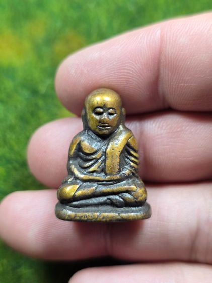 รูปหล่อหลวงพ่อเงินเก่าๆ