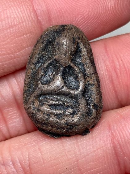 พระปิดตาเนื้อผงองค์จิ๋ว