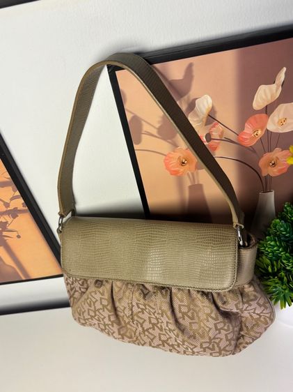 กระเป๋าสะพายไหล่ DKNY รูปที่ 9