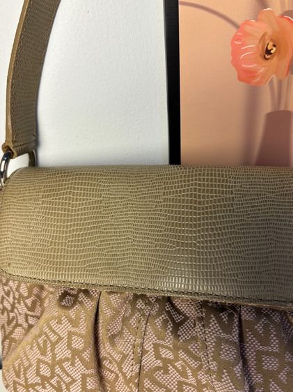 กระเป๋าสะพายไหล่ DKNY รูปที่ 5