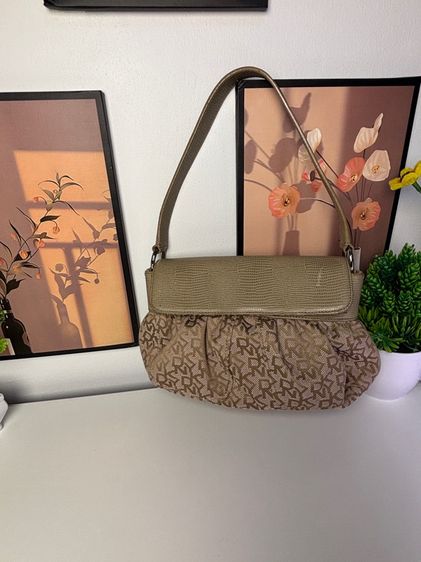 กระเป๋าสะพายไหล่ DKNY รูปที่ 4