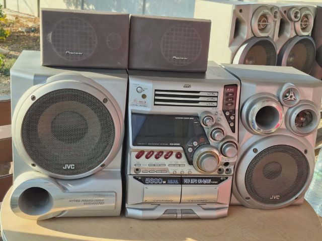 เครื่องเสียง JVCเ พร้อมลำโพงขนาด 5,600 วัตต์ รูปที่ 2