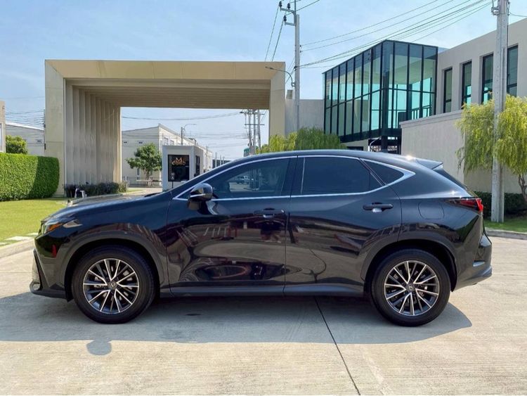 Lexus NX300 2024 2.0 Grand Luxury Utility-car ไฮบริด ไม่ติดแก๊ส เกียร์อัตโนมัติ ดำ รูปที่ 3