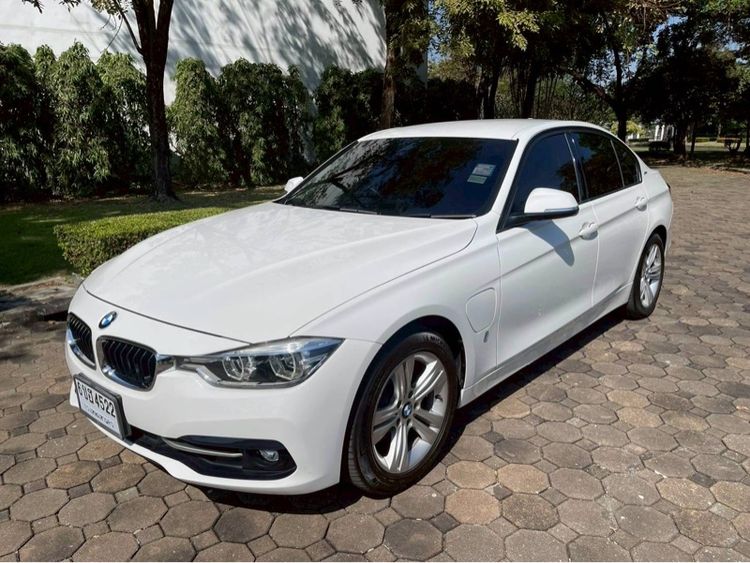 BMW Series 3 2018 330e Sedan เบนซิน ไม่ติดแก๊ส เกียร์อัตโนมัติ ขาว รูปที่ 3