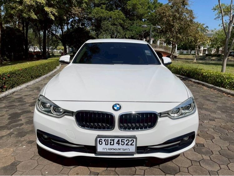 BMW Series 3 2018 330e Sedan เบนซิน ไม่ติดแก๊ส เกียร์อัตโนมัติ ขาว รูปที่ 2