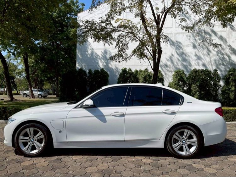 BMW Series 3 2018 330e Sedan เบนซิน ไม่ติดแก๊ส เกียร์อัตโนมัติ ขาว รูปที่ 4