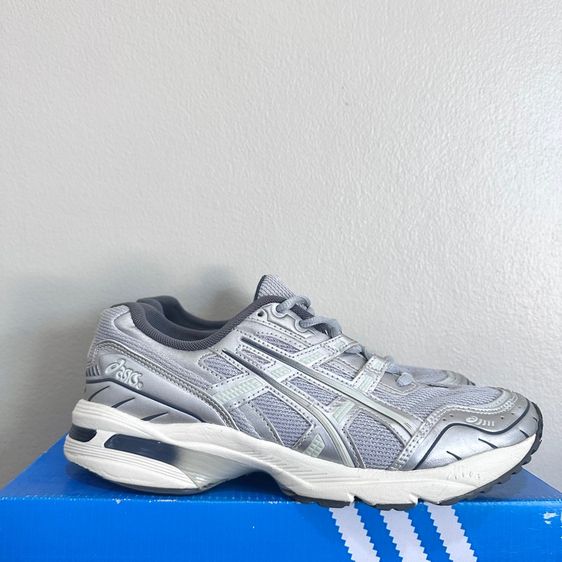 Asics 40.5 มือสอง