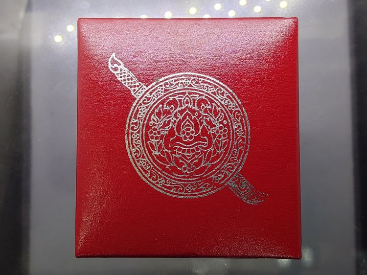 พระพุทธโสธร รุ่นประวัติศาสตร์ 80 ปี กรมตำรวจ พ.ศ.2538 พร้อมกล่องเดิม จัดเป็นรุ่นที่รับความนิยมมาก พิธีใหญ่ เจตนาดี ประวัติการจัดสร้างชัดเจน  รูปที่ 9