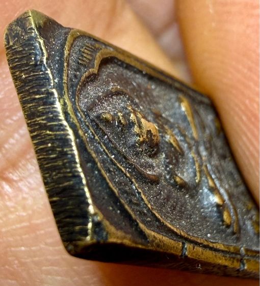 พระหล่อโบราณหลวงปู่ศุข วัดปากคลองมะขามเฒ่า เนื้อเหลืองอมเขียวนิยม พระเก่าๆเหมาๆบ้านๆ พระคนแก่เก่าๆเก็บ ทิ้งใว้ก่อนจากไป ให้ยายดูแลเเทน รูปที่ 6