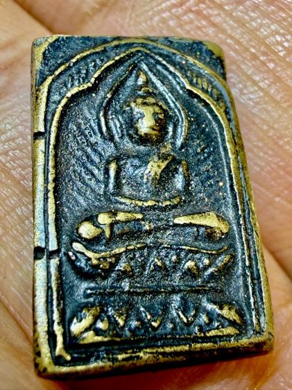 พระหล่อโบราณหลวงปู่ศุข วัดปากคลองมะขามเฒ่า เนื้อเหลืองอมเขียวนิยม พระเก่าๆเหมาๆบ้านๆ พระคนแก่เก่าๆเก็บ ทิ้งใว้ก่อนจากไป ให้ยายดูแลเเทน รูปที่ 3