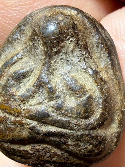 พระปิดตาหลวงปู่ศุขวัดปากคลองมะขามเฒ่าเนื้อผงคลุกรักเงาๆน้ำตาลกะลา พระเหมาๆบ้านๆพระคนแก่เก่าๆเก็บทิ้งใว้ก่อนจากไป081-3330446 line tonyabu 