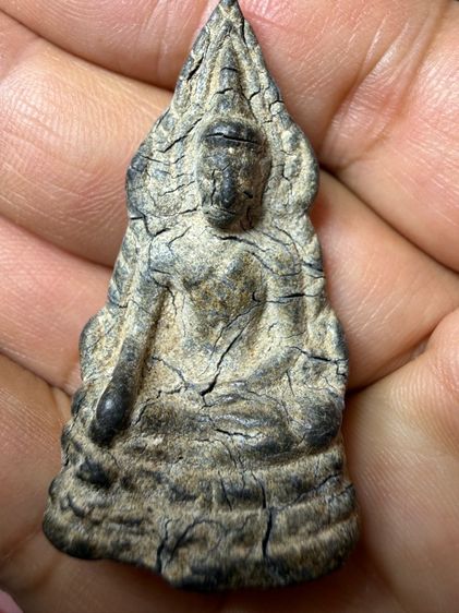 พระพุทธชินราชอินโดจีนปี2485 เนื้อตะกั่วนม ผิวจะคล้ำเเละแตกร้าว ตามกาลเวลา ตามปกติ ของเนื้อนี้ พระเก่าๆ เหมาๆ บ้านๆ พระคนแก่เก่าๆ รูปที่ 3