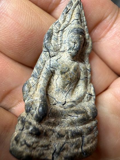 พระพุทธชินราชอินโดจีนปี2485 เนื้อตะกั่วนม ผิวจะคล้ำเเละแตกร้าว ตามกาลเวลา ตามปกติ ของเนื้อนี้ พระเก่าๆ เหมาๆ บ้านๆ พระคนแก่เก่าๆ รูปที่ 7