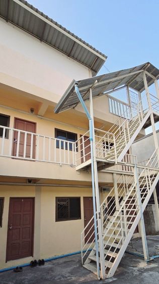 ขายด่วนแถวนนทบุรี ตึก3ชั้น มีห้องเช่า10ห้องเต็ม รายได้30,000ต่อเดือน มีพื้นทีว่างลงทุนเพิ่มได้ ใกล้ห้าง