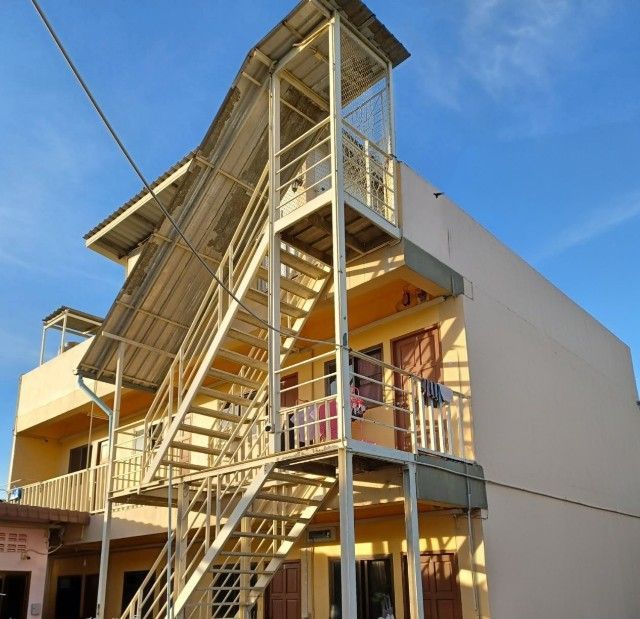 มีบางส่วน 2017 ใช่ ขายด่วนแถวนนทบุรี ตึก3ชั้น มีห้องเช่า10ห้องเต็ม รายได้30,000ต่อเดือน มีพื้นทีว่างลงทุนเพิ่มได้ ใกล้ห้าง รูปที่ 2