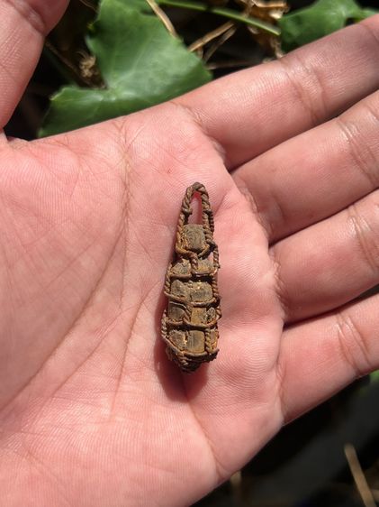 ลิงจับหลักไม้แกะ(มีสินค้าหลายรายการกดเข้ามาดูในโปรไฟล์ได้เลยครับ)