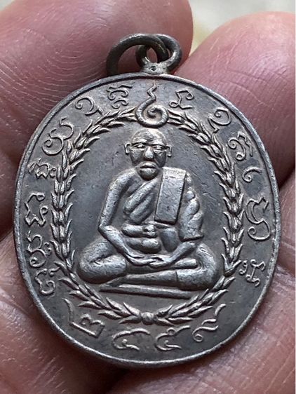 พระเหรียญเงินเก่าคะ