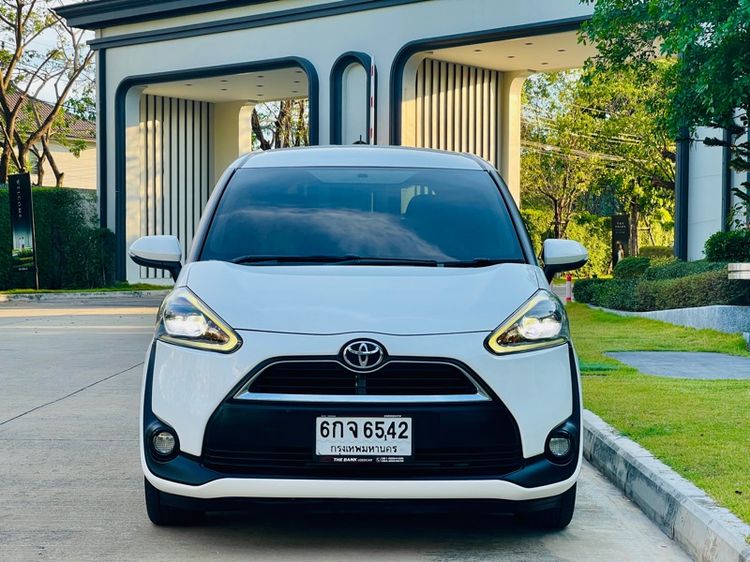 Toyota Sienta 2017 1.5 V Van เบนซิน ไม่ติดแก๊ส เกียร์อัตโนมัติ ขาว รูปที่ 2