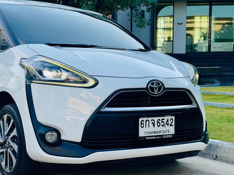 Toyota Sienta 2017 1.5 V Van เบนซิน ไม่ติดแก๊ส เกียร์อัตโนมัติ ขาว รูปที่ 4
