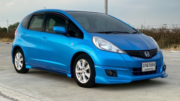 รถ Honda Jazz 1.5 V สี ฟ้า