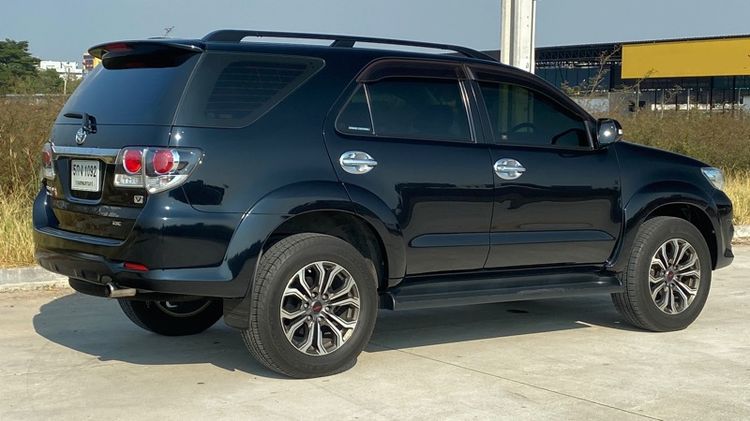Toyota Fortuner 2016 3.0 V Utility-car ดีเซล ไม่ติดแก๊ส เกียร์อัตโนมัติ ดำ รูปที่ 4
