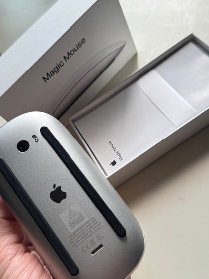 Apple Magic Mouse สีขาว ของแท้ รุ่นชาร์จใต้เครื่อง (Lightning)รุ่นใหม่  ใช้แค่ 2 ครั้ง กล่องครบ  รูปที่ 3