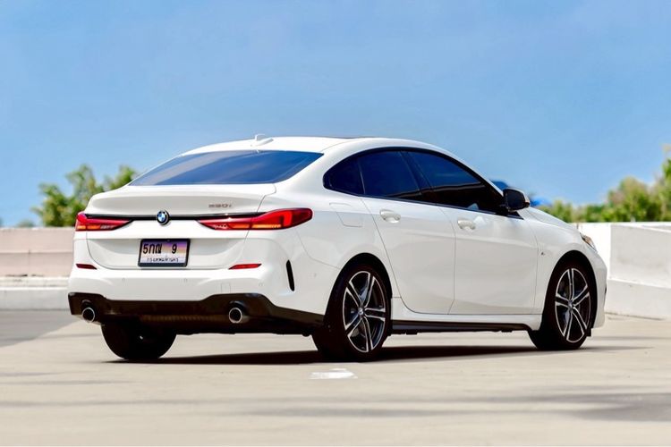 BMW Series 2 2021 220i Sedan เบนซิน ไม่ติดแก๊ส เกียร์อัตโนมัติ ขาว รูปที่ 4