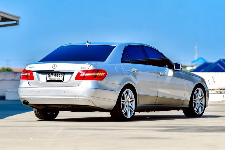 Mercedes-Benz E-Class 2012 E250 CGI Sedan เบนซิน ไม่ติดแก๊ส เกียร์อัตโนมัติ เทา รูปที่ 2
