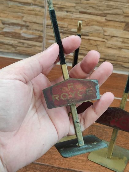 ป้ายวินเทจ ROYCE 3อัน ฐานน่าจะเป็นทองเหลือง รูปที่ 3