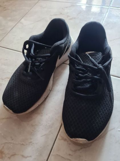 รองเท้าผ้าใบสีดำไนกี้ รูปที่ 2