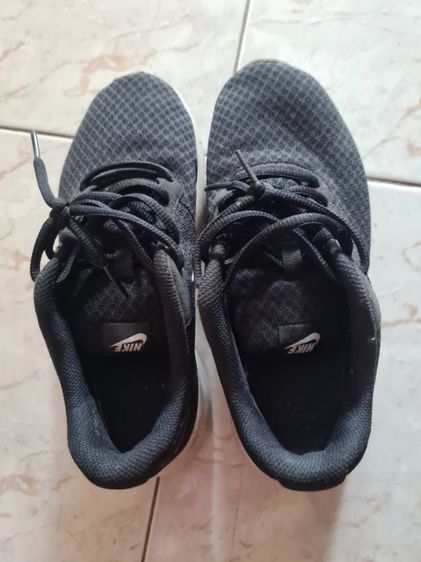 รองเท้าผ้าใบสีดำไนกี้ รูปที่ 4