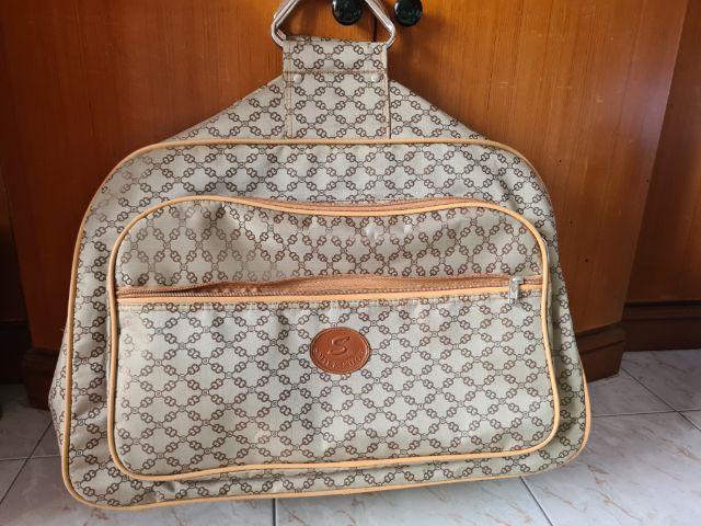 ไม่ระบุ หลากสี ผ้าใบ กระเป๋าเดินทาง